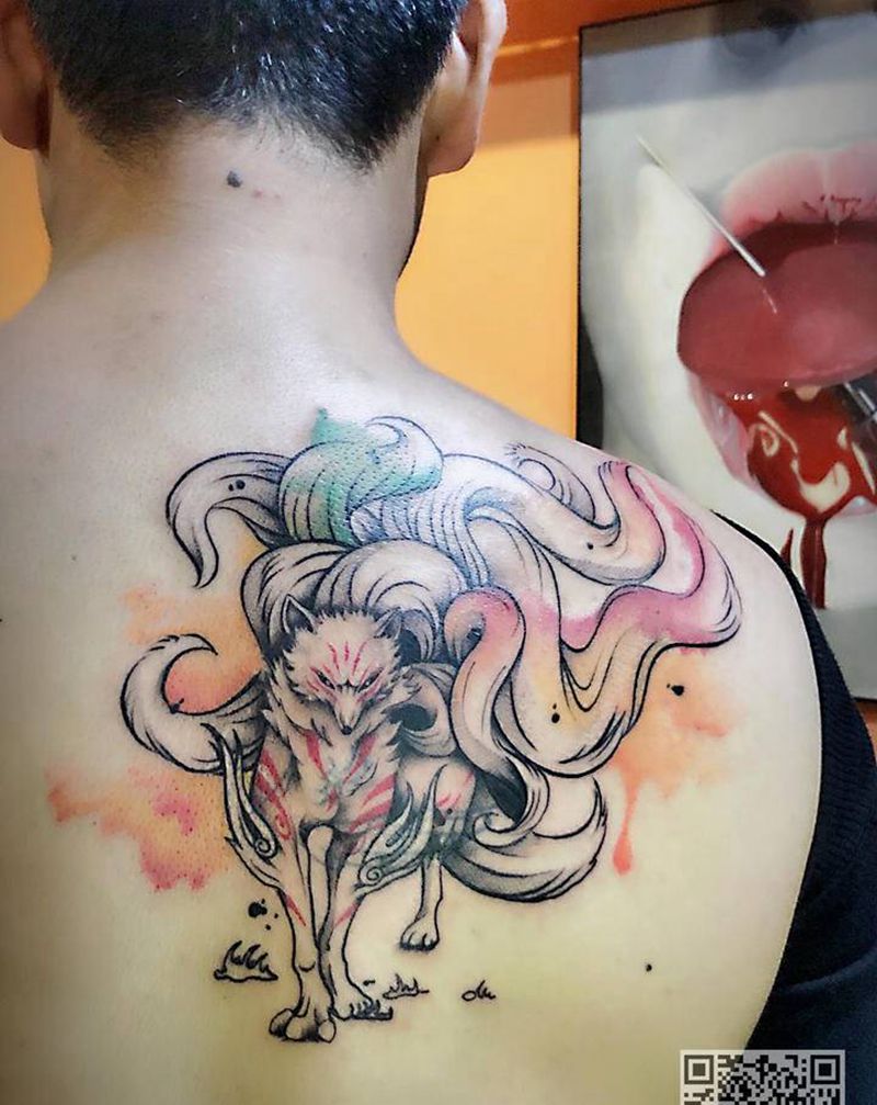 九尾纹身图片_背部水彩纹身图案