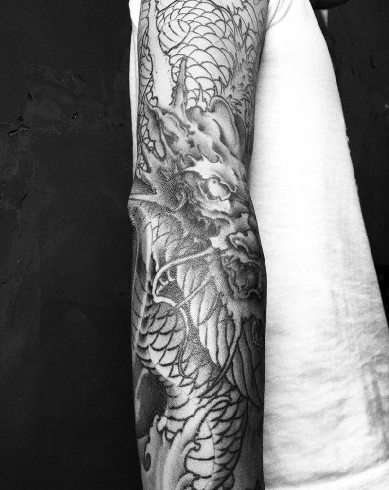 新传统花臂龙纹身图片_手臂新传统纹身图案