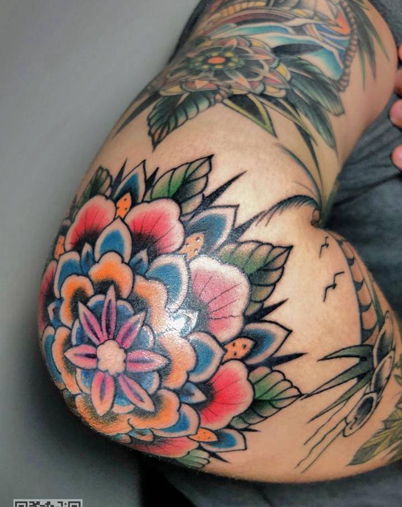 曼陀罗花肘子纹身图片_手臂Old School纹身图案