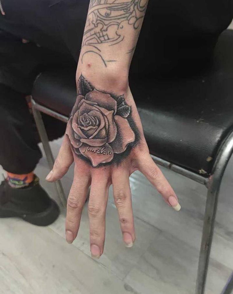 唐狮纹身图片_手部纹身图案