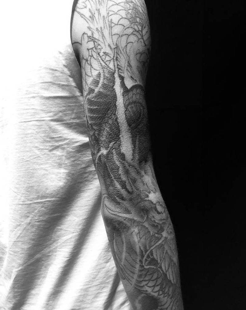 龙花臂纹身图片_手臂新传统纹身图案