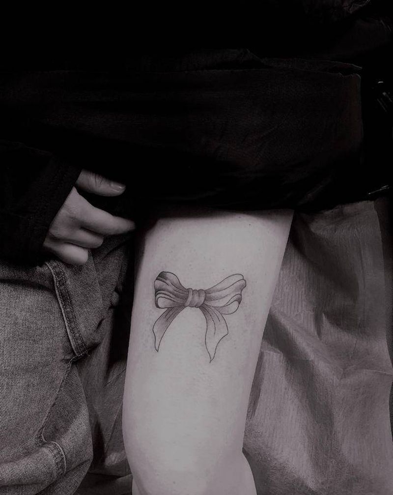 蝴蝶结纹身图片_腿部新传统纹身图案