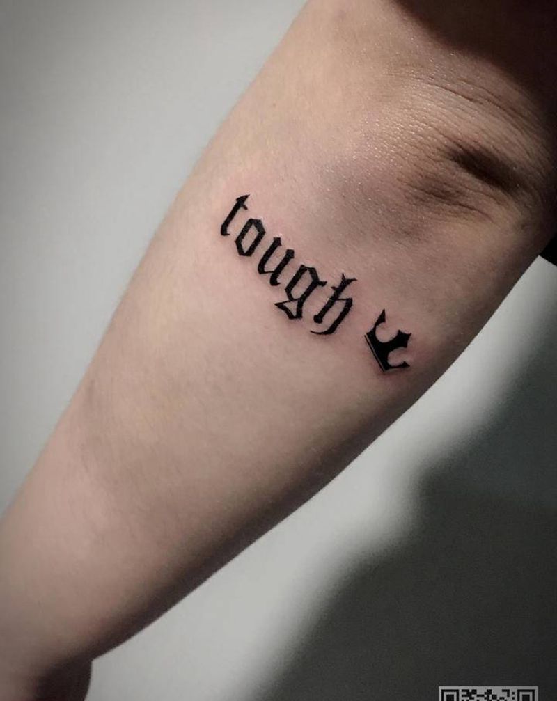 字母纹身图片_手臂花体字纹身图案