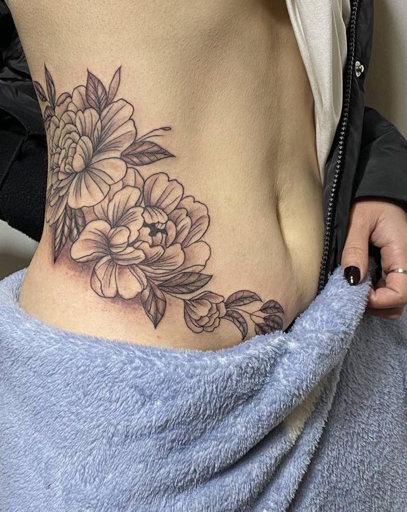 素花纹身图片_腰部纹身图案