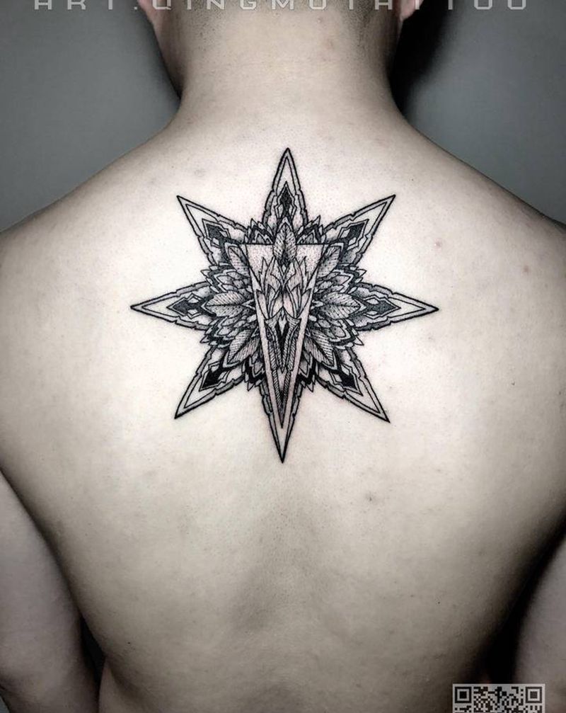 不一样的梵花纹身图片_背部几何点刺纹身图案