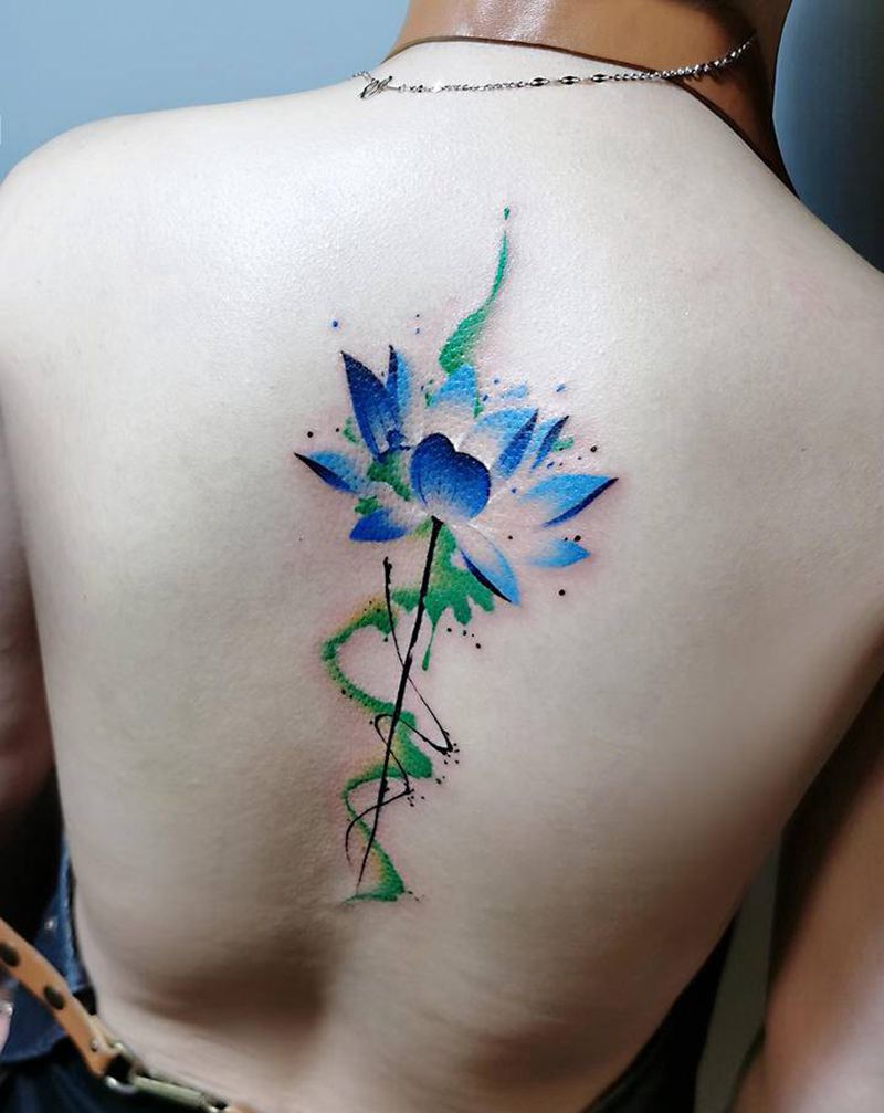 水彩莲花纹身图片_背部水彩纹身图案