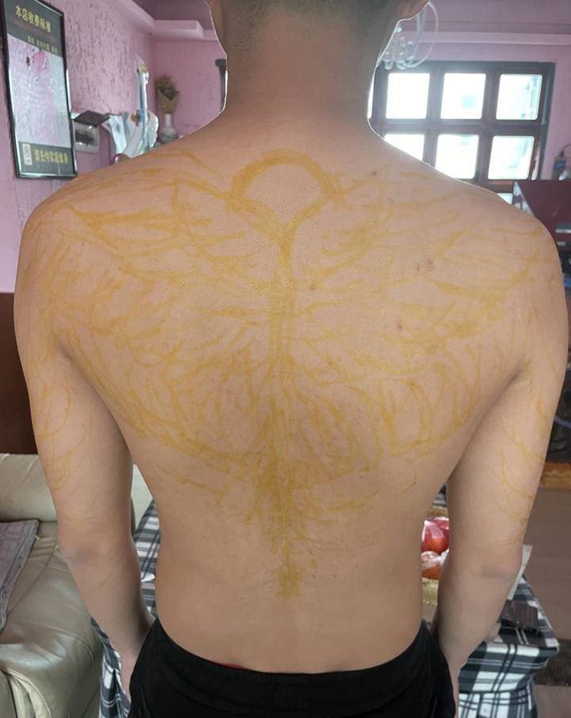 翅膀纹身图片_背部手臂点刺新传统纹身图案