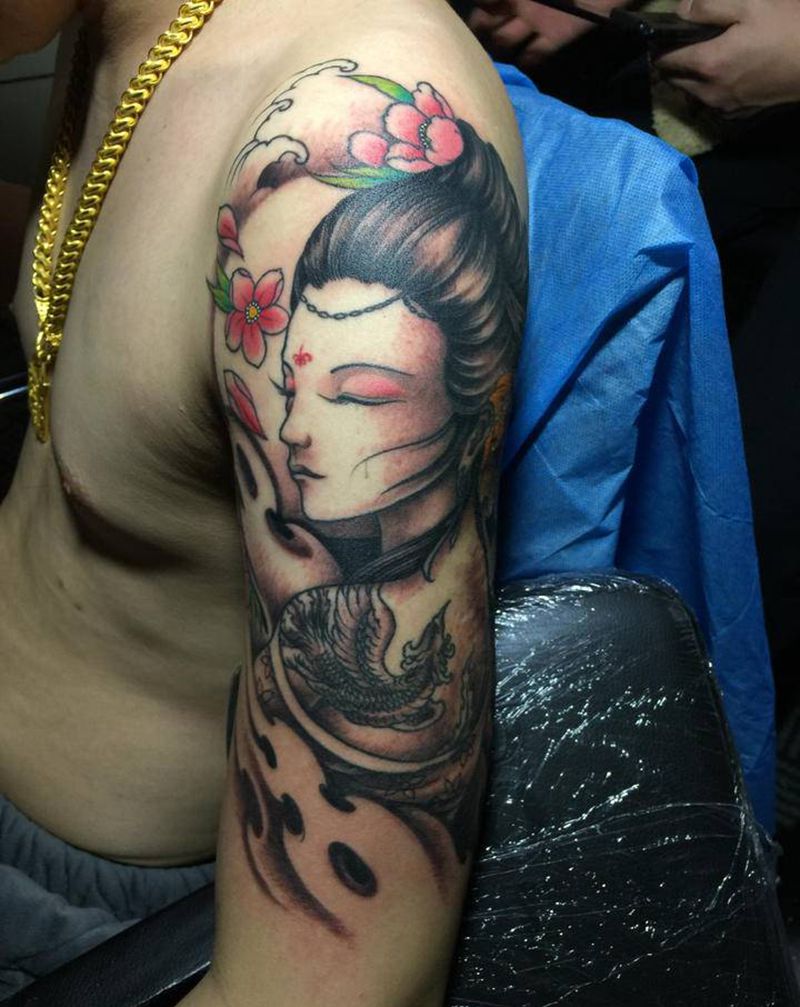 大臂 艺妓纹身图片_传统纹身图案