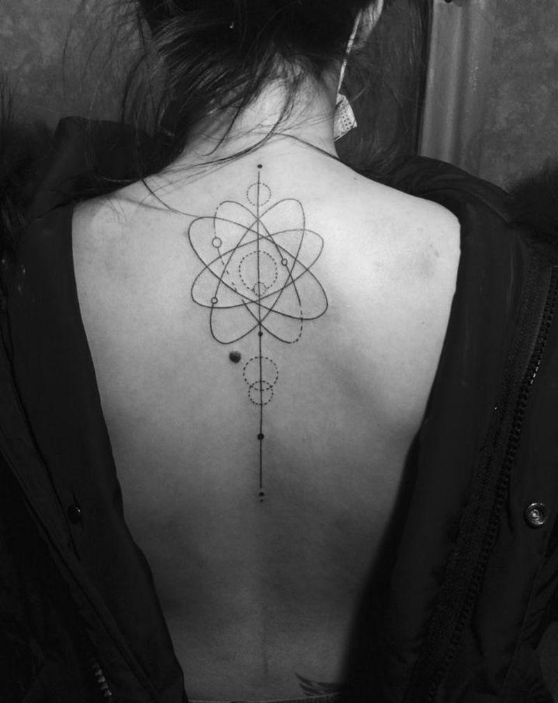 后背小图纹身图片_几何纹身图案