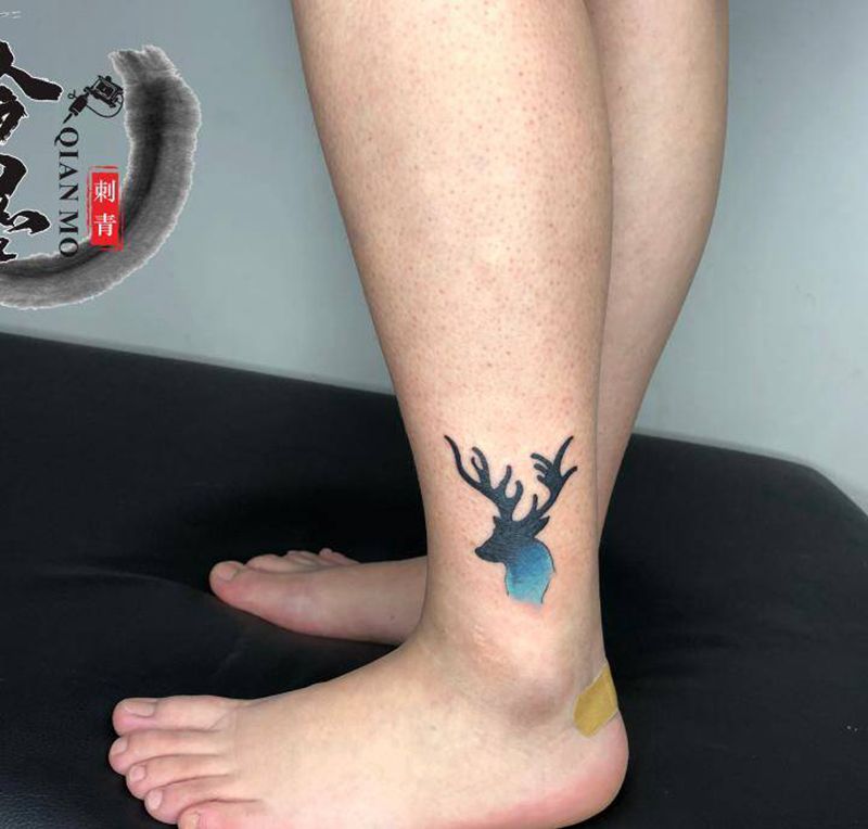 鹿纹身图片_腿部纹身图案