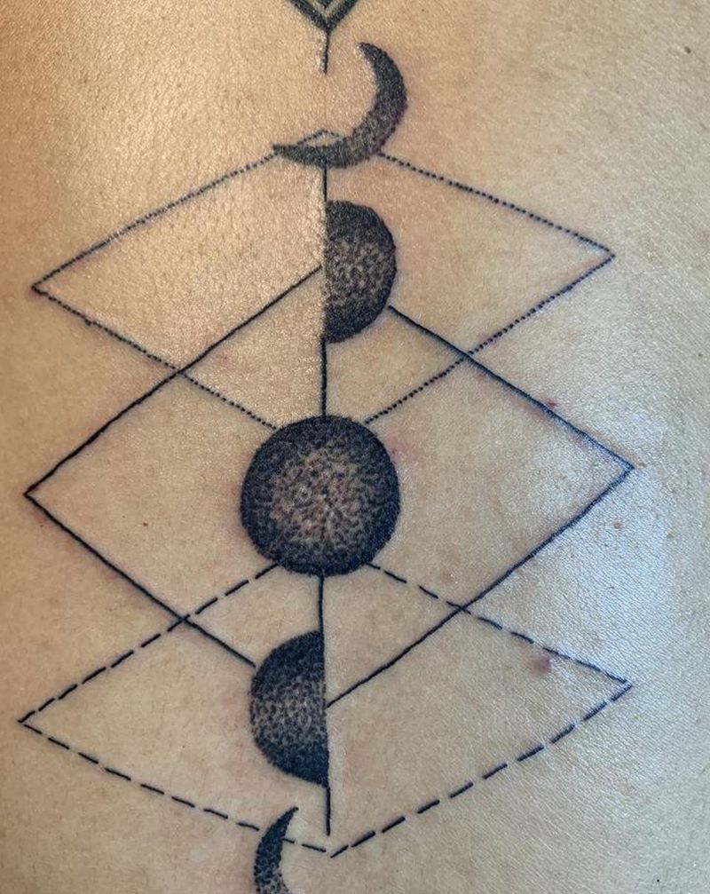 独山县中央城名创设计纹身图片_背部几何纹身图案