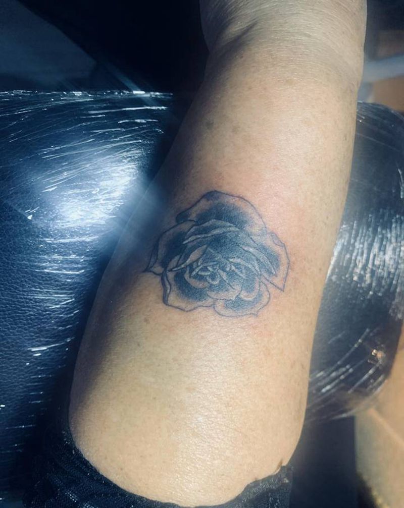 花盖纹身图片_手臂手部纹身图案