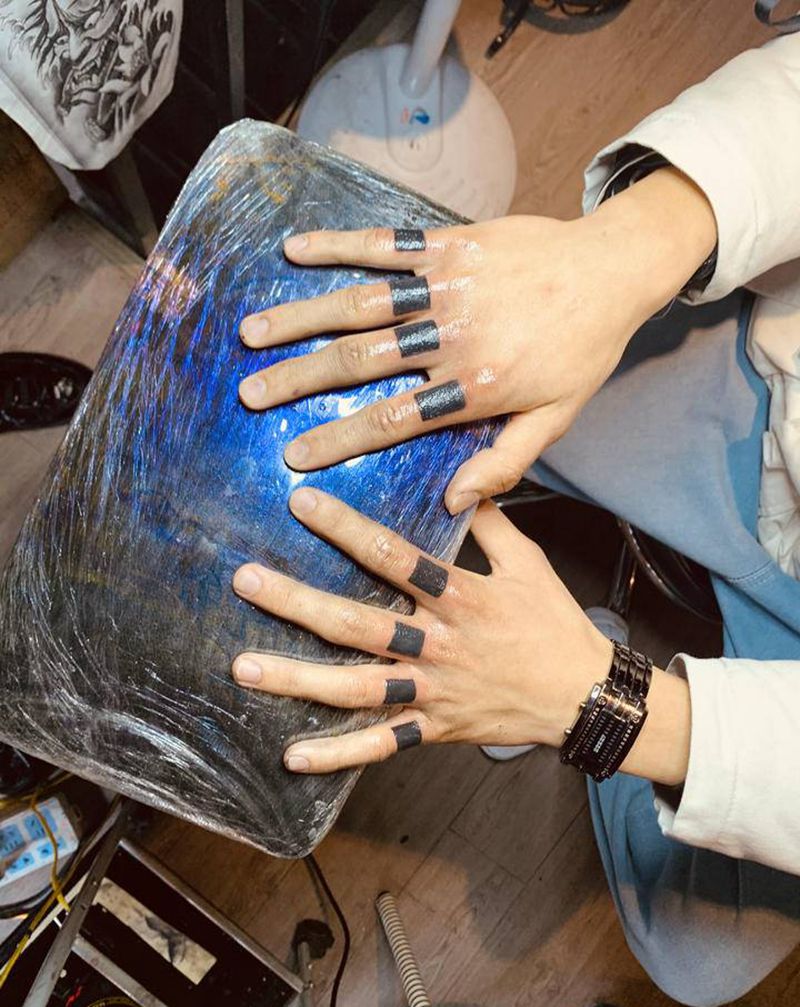 黑方块纹身图片_手部纹身图案