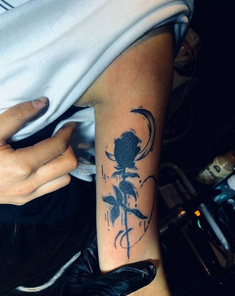 玫瑰花纹身图片_手臂纹身图案