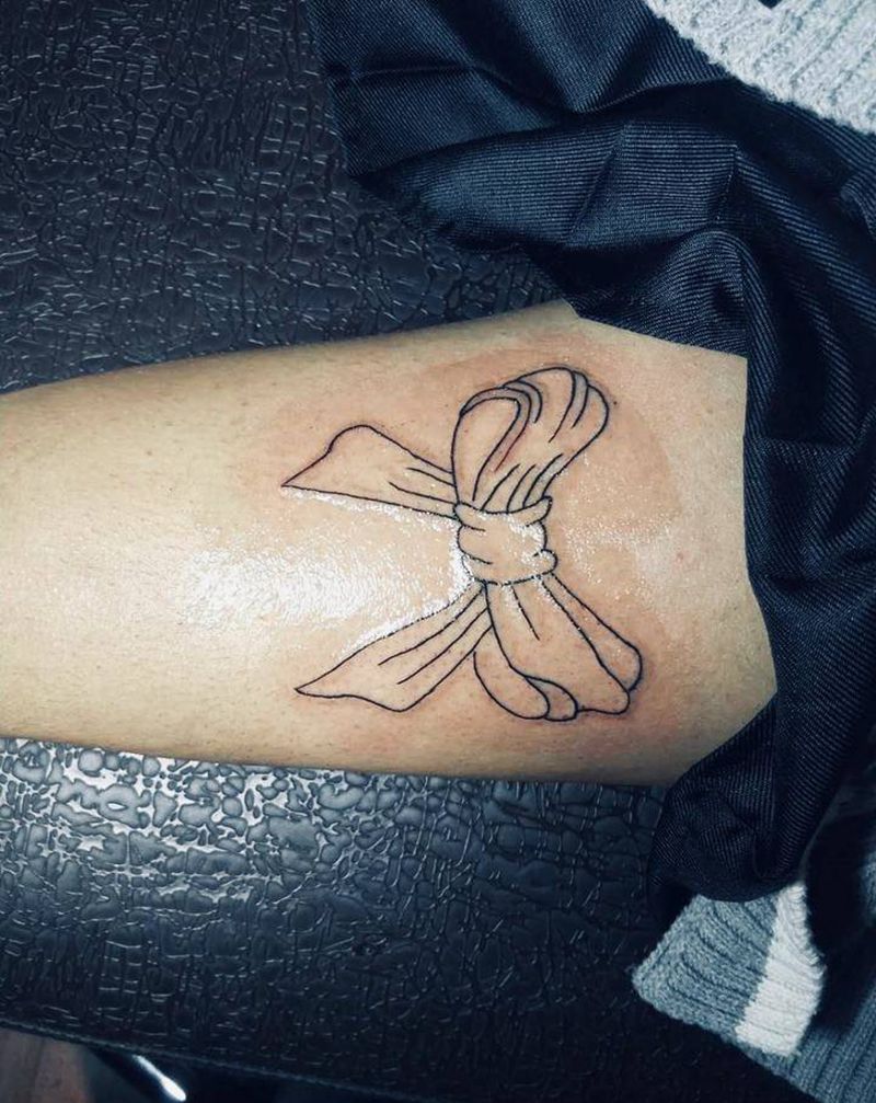 俩闺蜜蝴蝶纹身纹身图片_腿部纹身图案