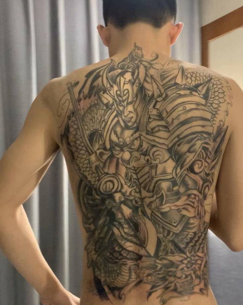 赵子龙未完纹身图片_背部纹身图案