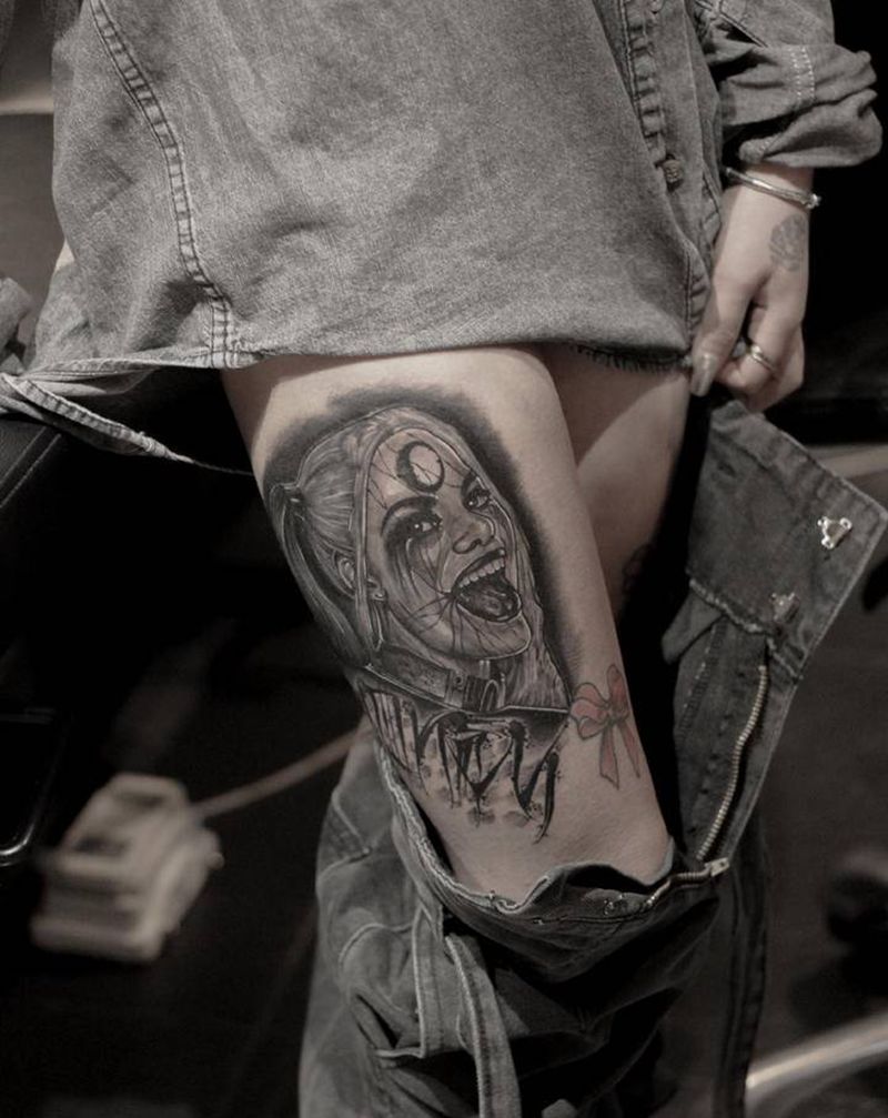 小丑女纹身图片_腿部欧美写实纹身图案