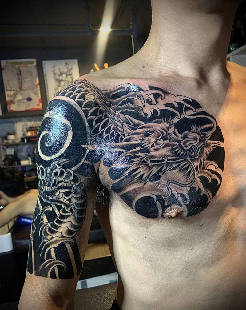 过肩龙老传统盖图纹身图片_手臂胸部老传统纹身图案