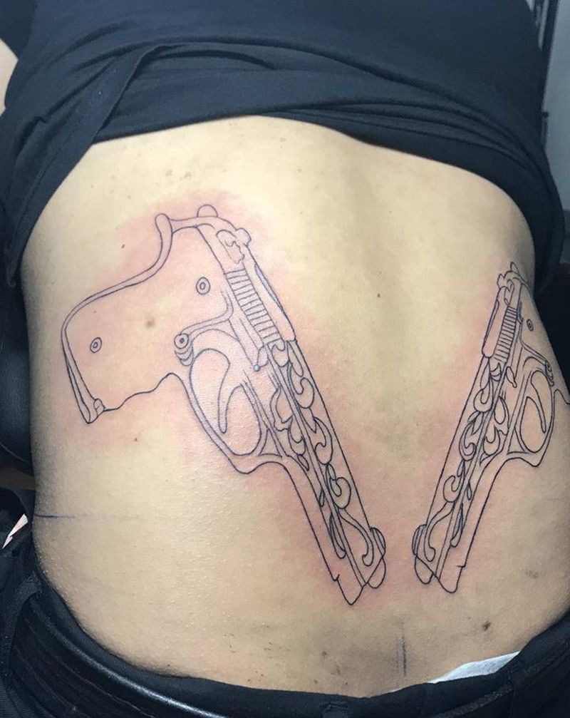 枪纹身图片_腰部纹身图案