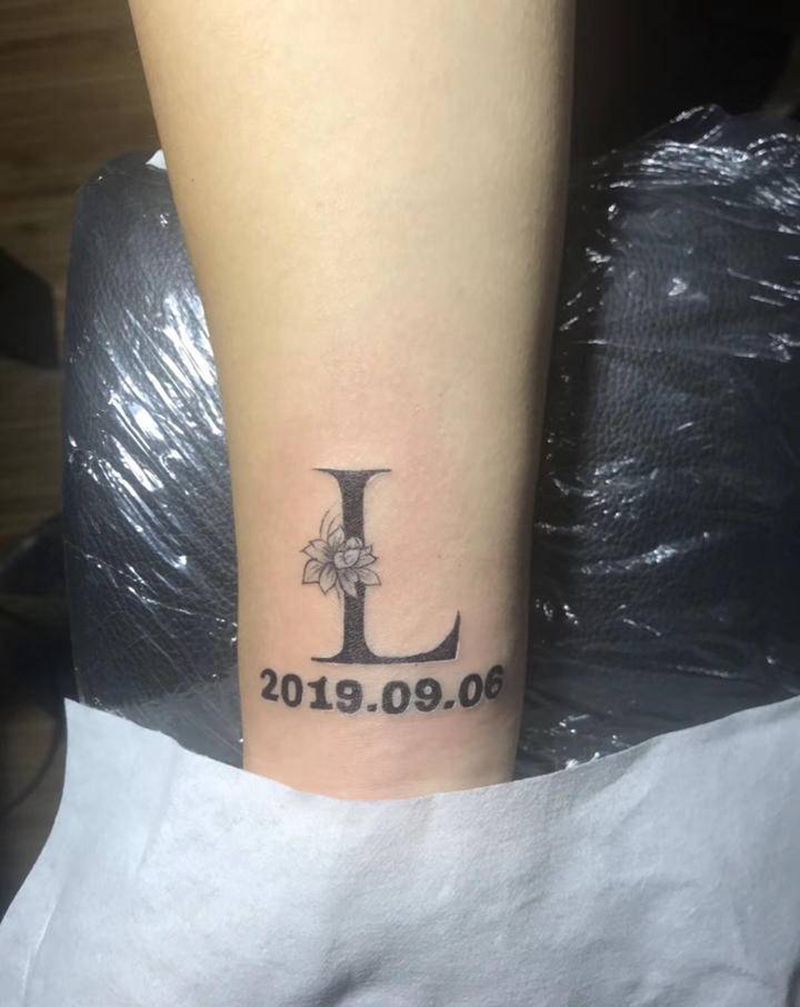 给客人设计纹身图片_手臂纹身图案