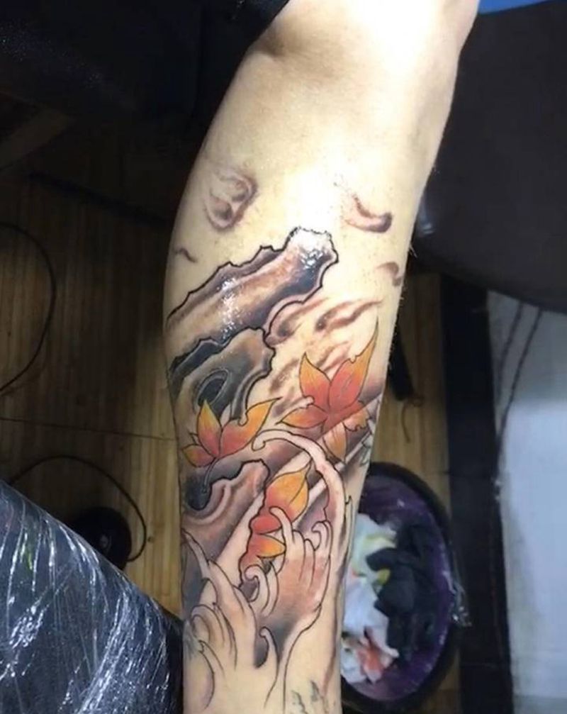 水浪石头纹身图片_腿部纹身图案