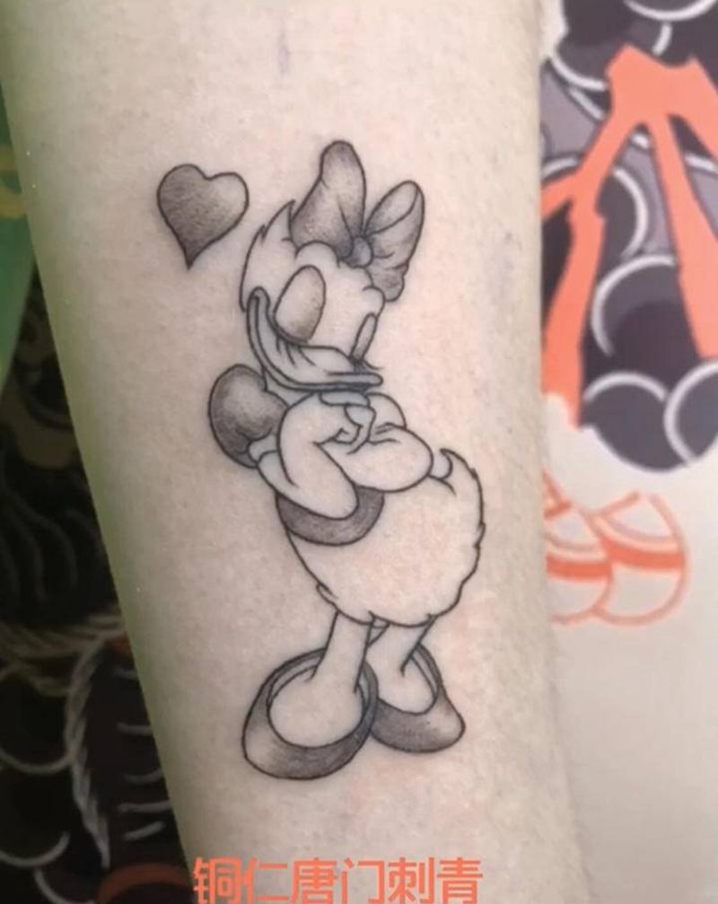 唐老鸭纹身图片_手臂纹身图案