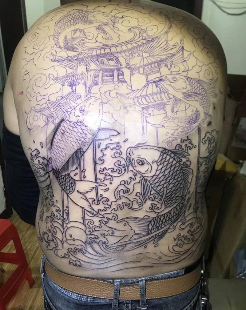 跳龙门纹身图片_背部纹身图案