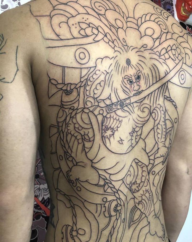 老传统 线纹身图片_背部老传统纹身图案