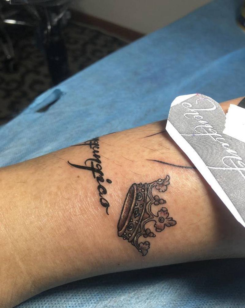 小皇冠  细节图纹身图片_腿部纹身图案