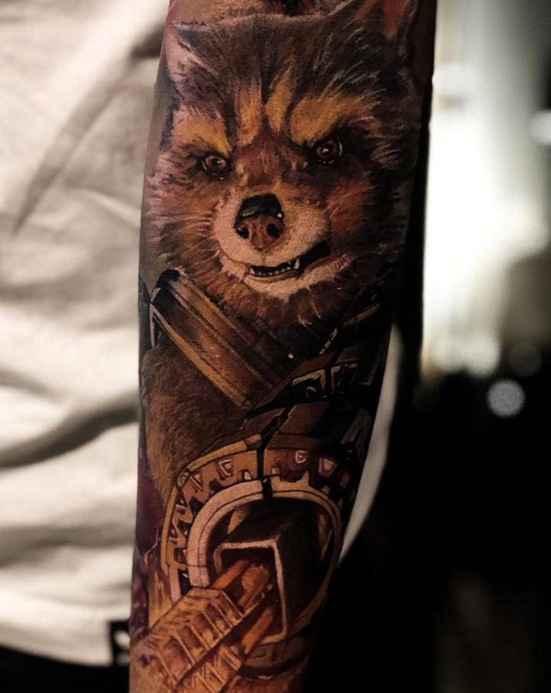 小浣熊纹身图片_欧美写实纹身图案