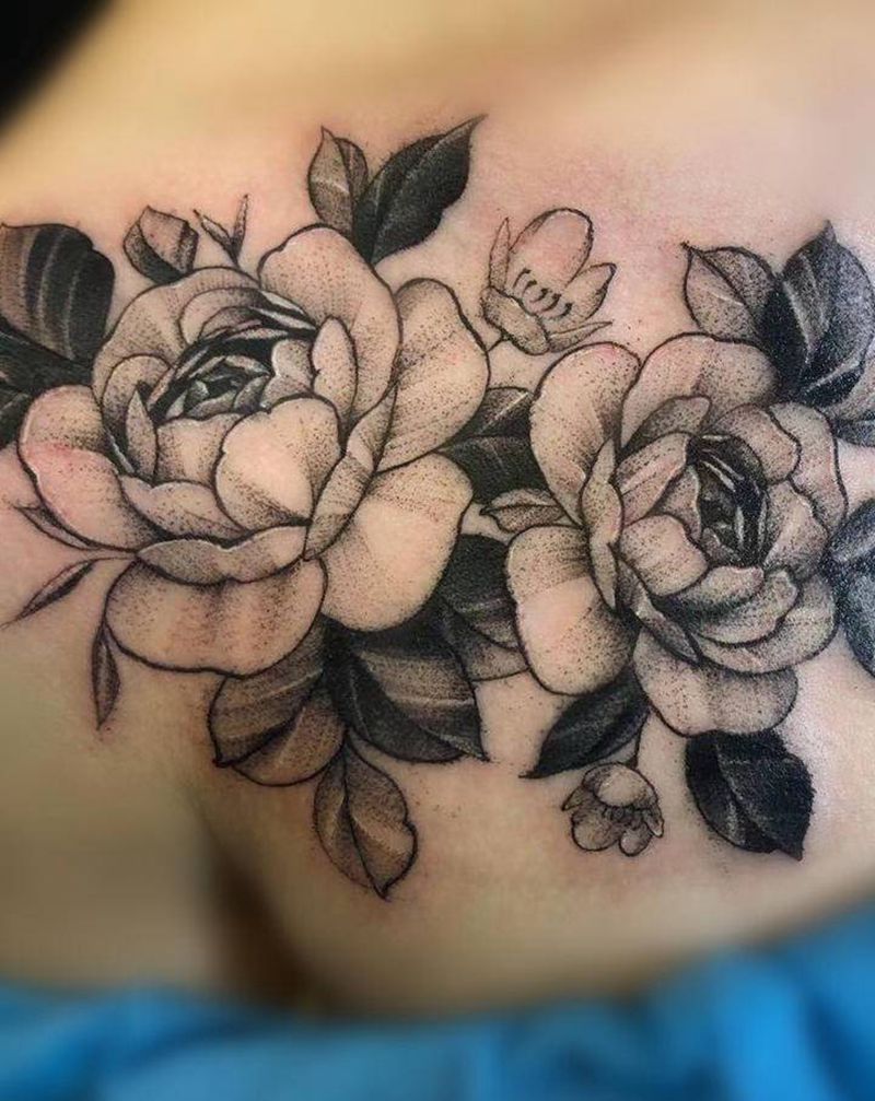 胸口素花纹身图片_胸部点刺纹身图案