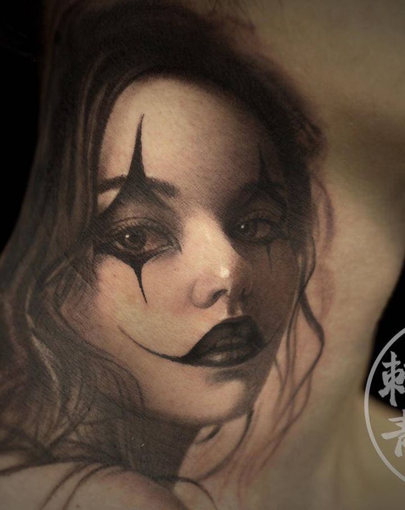 脖子侧面小姐姐纹身图片_颈部欧美写实匪帮纹身图案