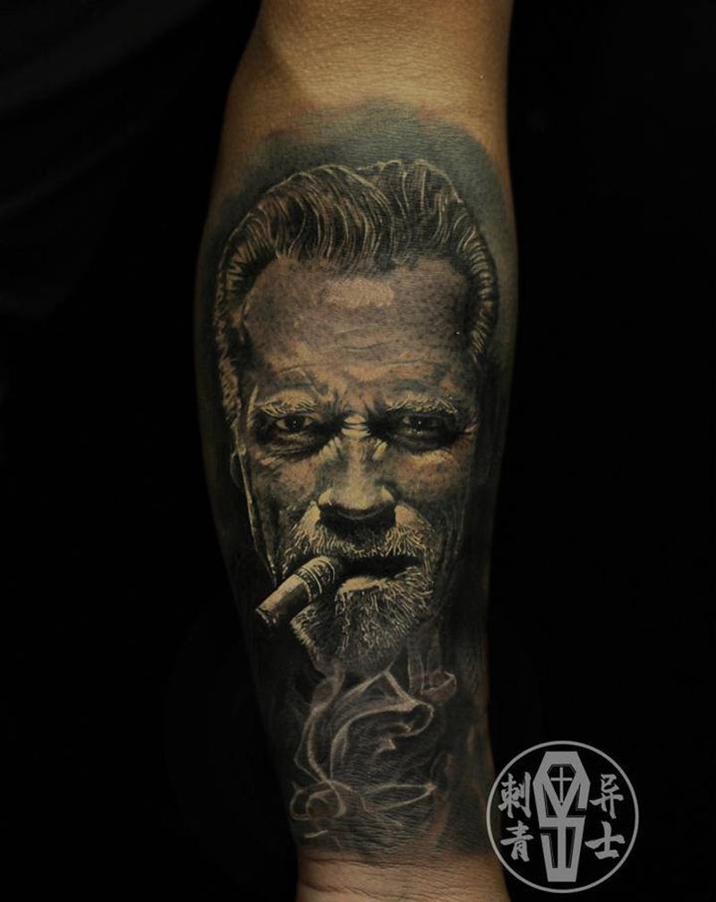 施瓦辛格纹身图片_手臂欧美写实施瓦辛格纹身图案