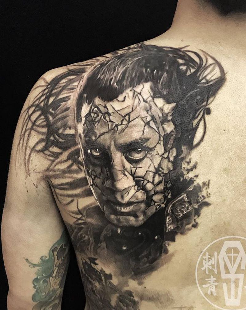 加勒比海盗纹身图片_背部欧美写实纹身图案