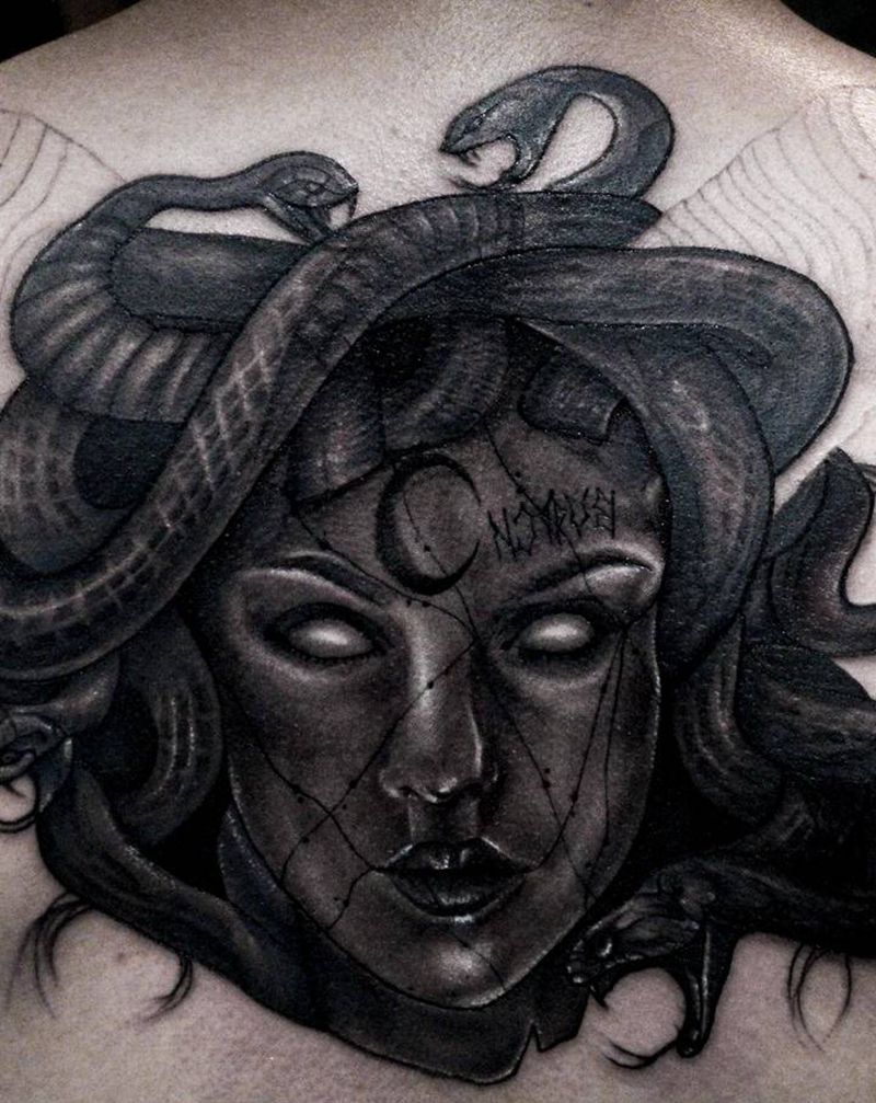 暗黑美杜莎 未完成纹身图片_背部欧美写实纹身图案