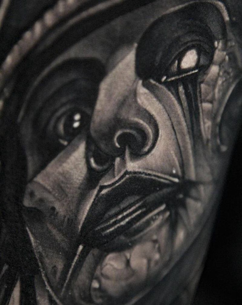 曼森纹身图片_腿部暗黑写实纹身图案