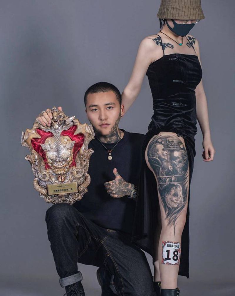 小丑纹身图片_臀部腿部欧美写实小丑电影肖像纹身图案