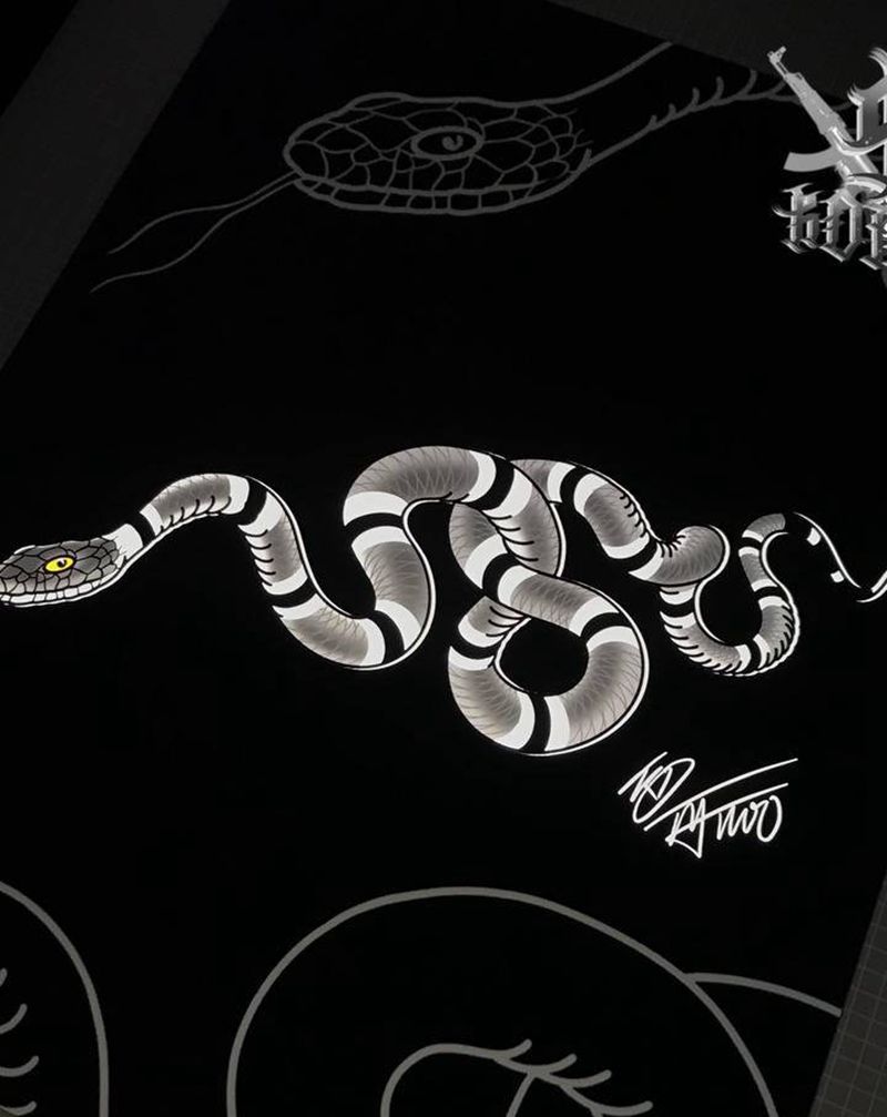 珊瑚蛇纹身图片_Old School纹身图案