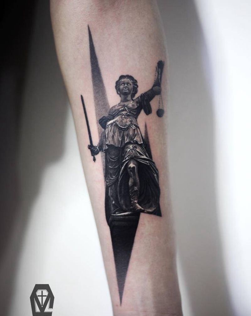 正义女神纹身图片_手臂手部欧美写实雕塑纹身图案