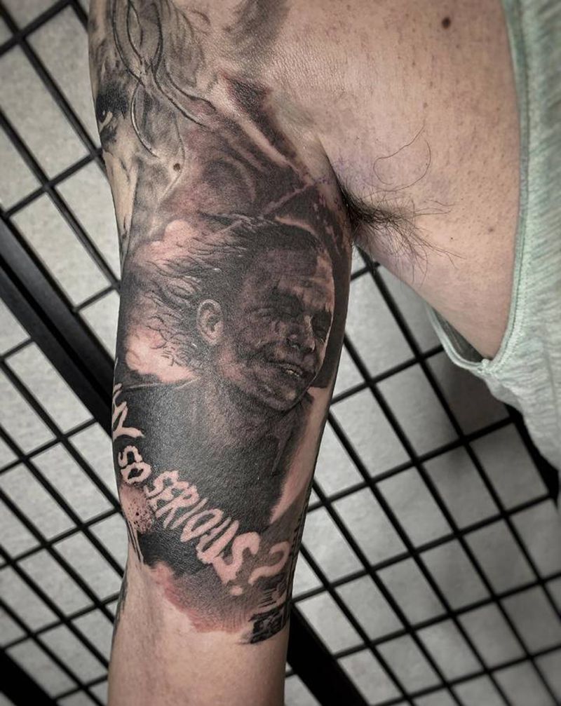 小丑蝙蝠侠写实纹身图片_手臂欧美写实纹身图案