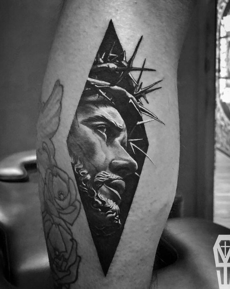 小写实纹身图片_腿部欧美写实几何纹身图案