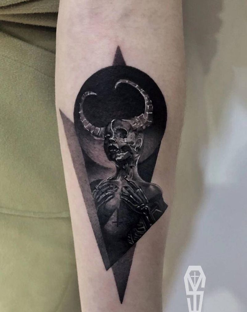 恶魔纹身图片_手臂欧美写实昆明纹身图案