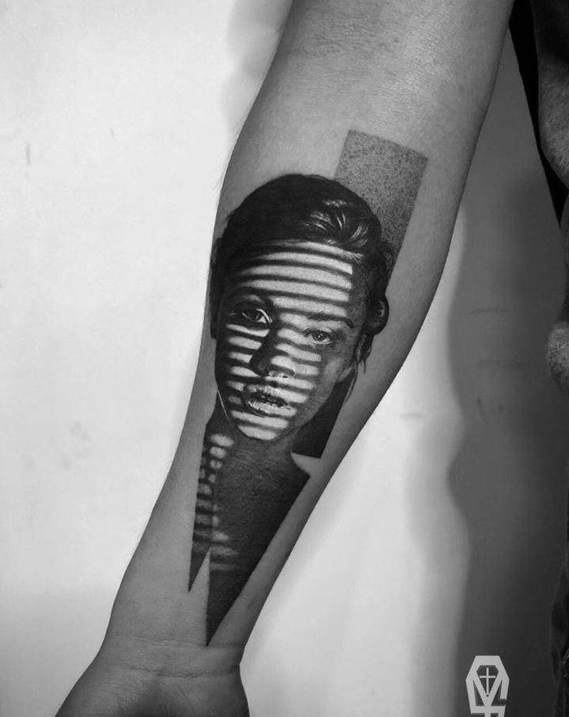 一个女人纹身图片_手臂欧美写实几何纹身图案