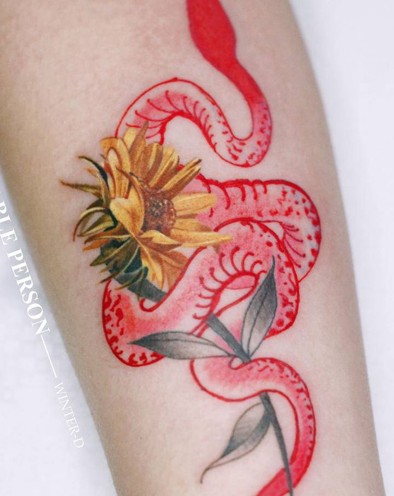 花与蛇纹身图片_手臂欧美写实昆明纹身图案