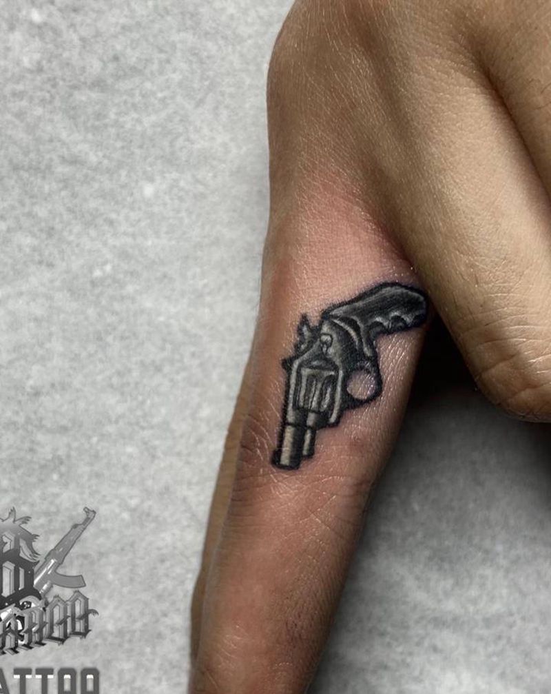 2纹身图片_左轮纹身图案