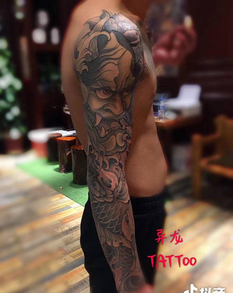 传统花臂纹身图片_手部新传统纹身图案