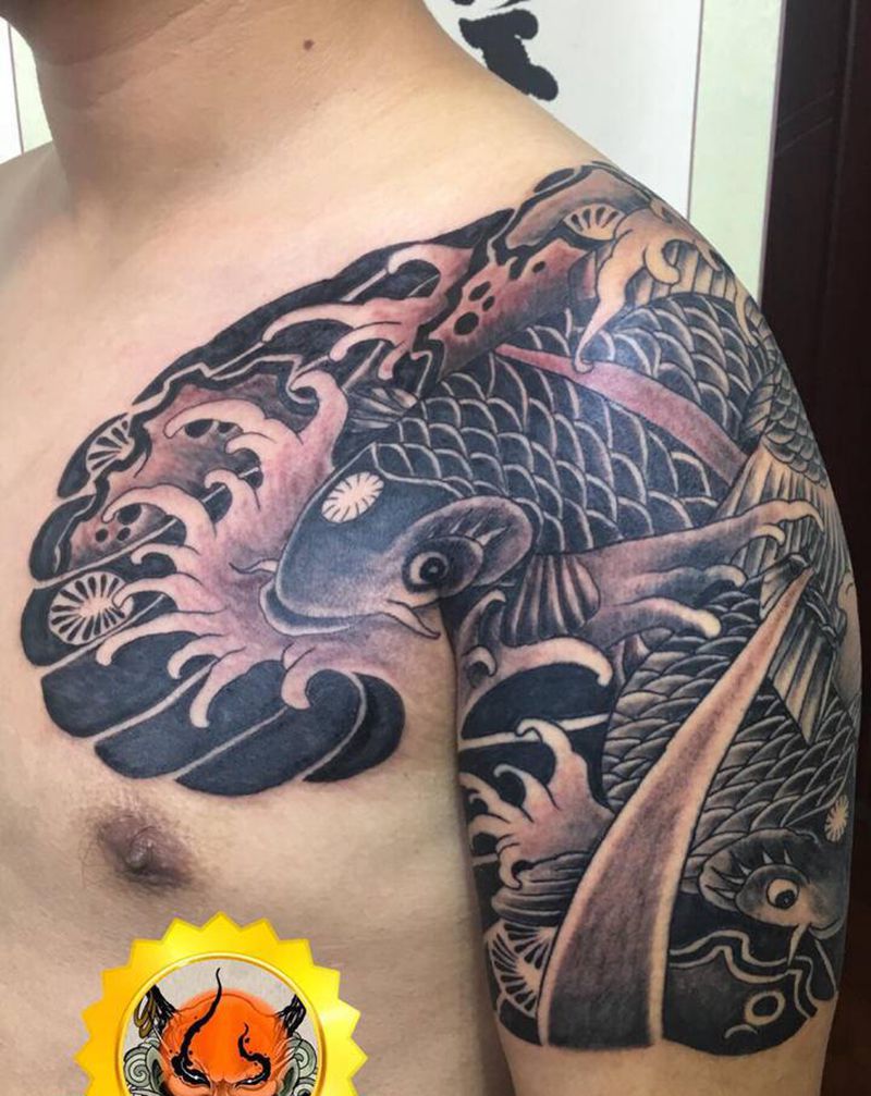 鲤鱼半甲纹身图片_手部老传统新传统纹身图案