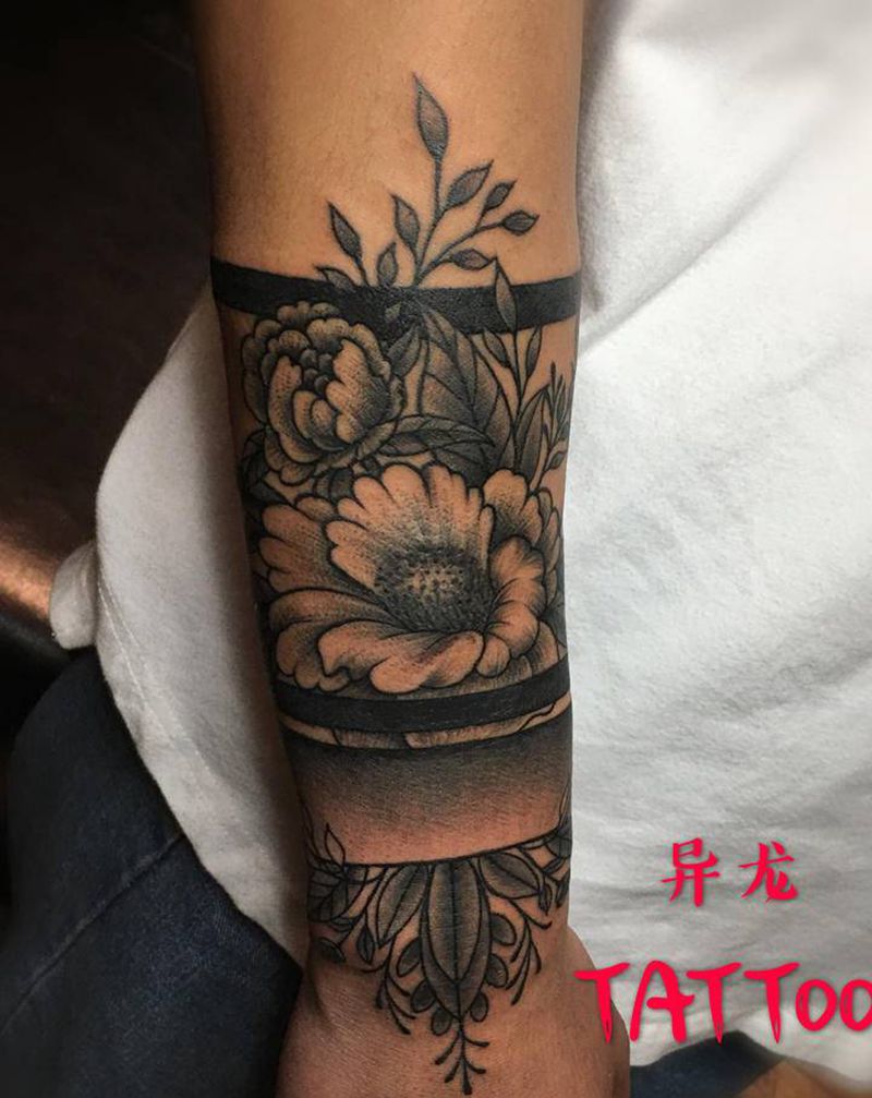 凡花纹身图片_手臂点刺纹身图案