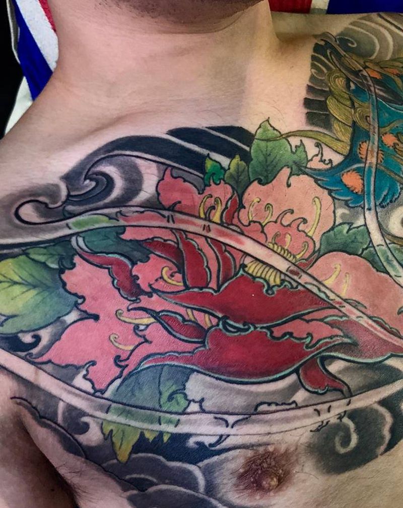 唐狮花胸纹身图片_胸部新传统纹身图案