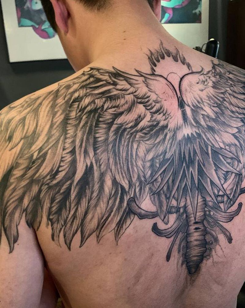 翅膀纹身图片_背部欧美写实纹身图案